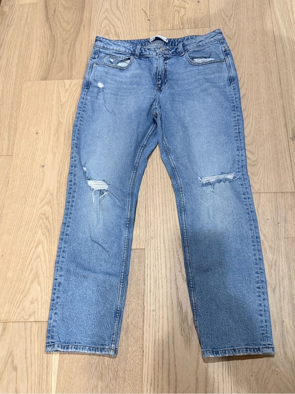 Zara Light Blue Denim Jeans with Contrast Topstitching